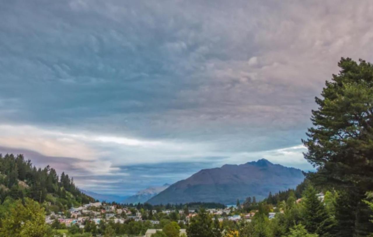 Hot Tub And Views Over Central Queenstown - Entire Holiday House Kültér fotó