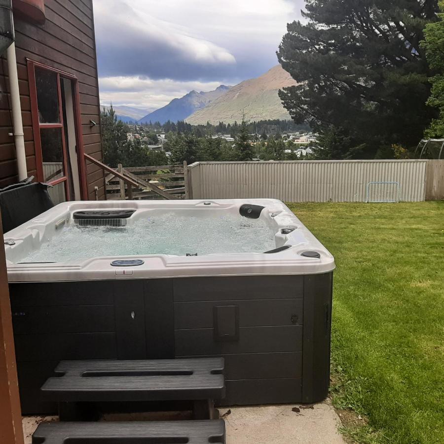 Hot Tub And Views Over Central Queenstown - Entire Holiday House Kültér fotó
