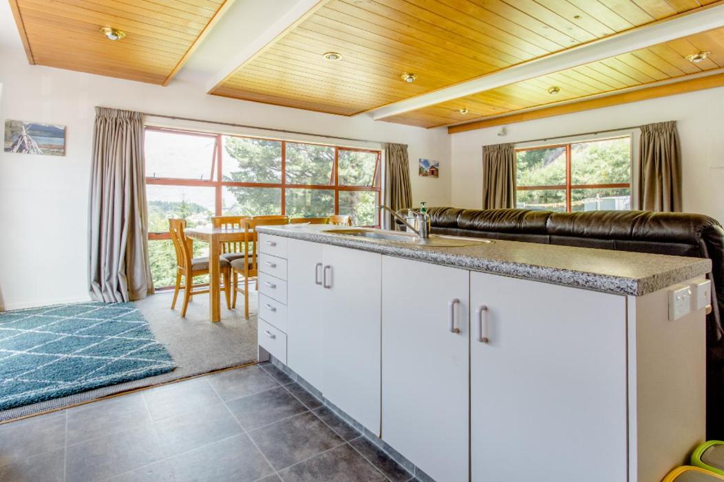 Hot Tub And Views Over Central Queenstown - Entire Holiday House Kültér fotó