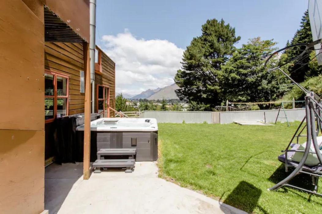 Hot Tub And Views Over Central Queenstown - Entire Holiday House Kültér fotó